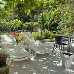 Retreat Apartments With Free Parking