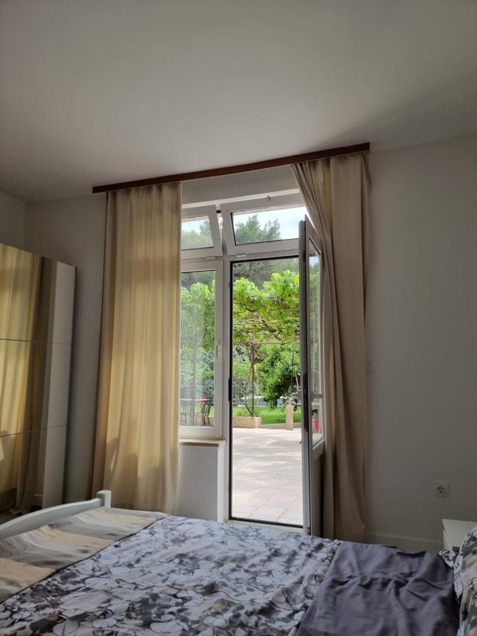 Retreat With Free Parking Apartmán Pula